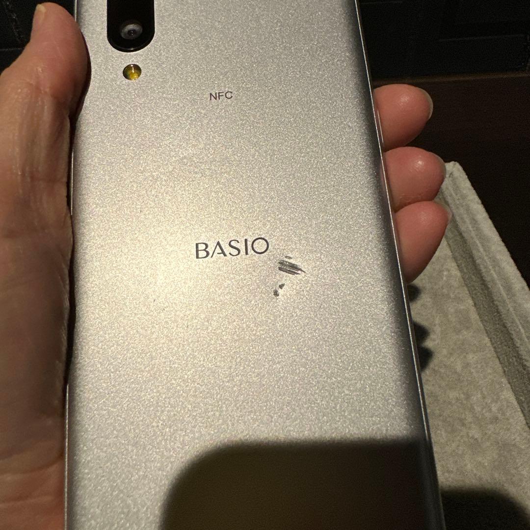 BASIO active 64GB シルバー