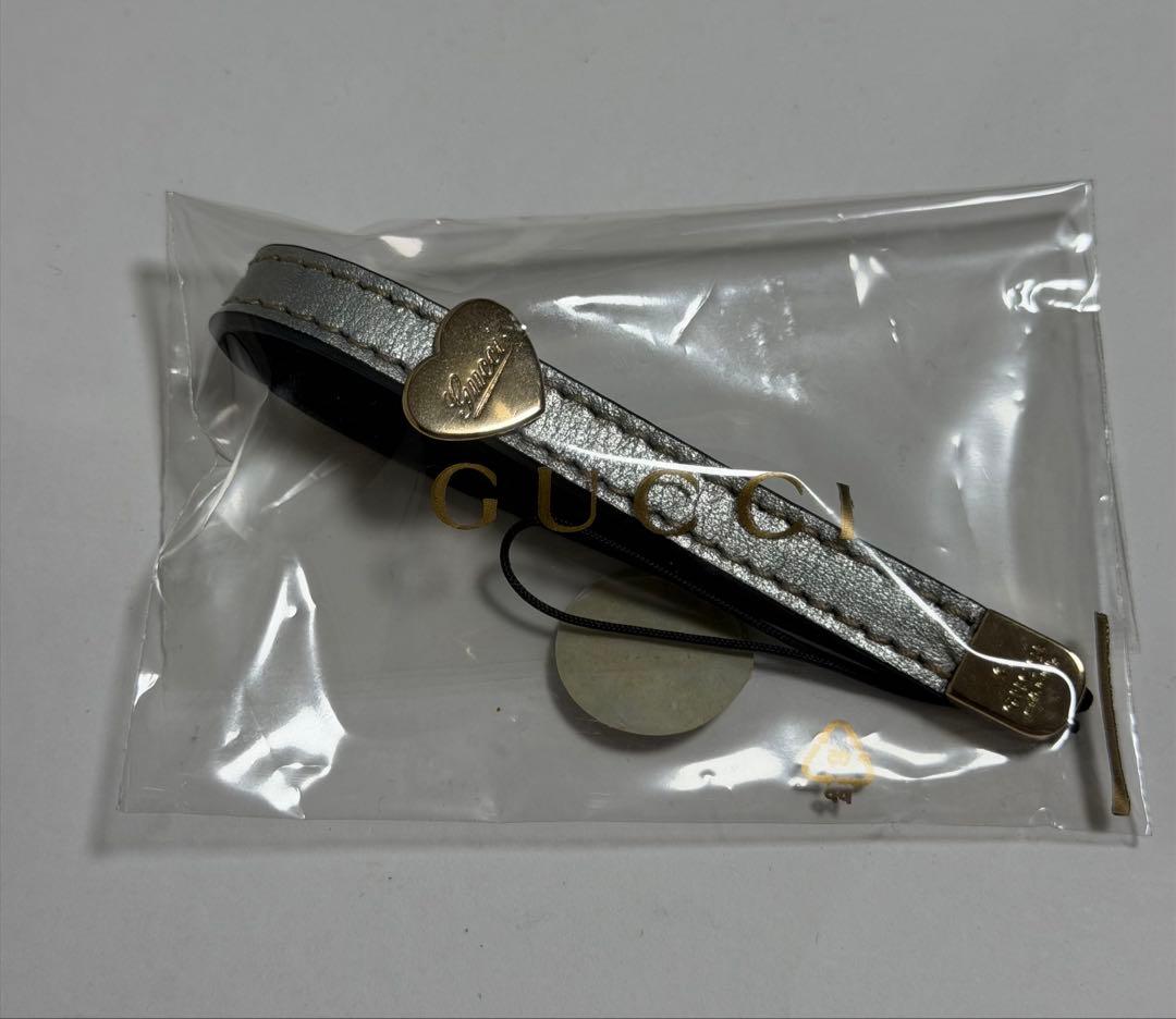 GUCCIグッチ ハート シルバーカラー レザーストラップ