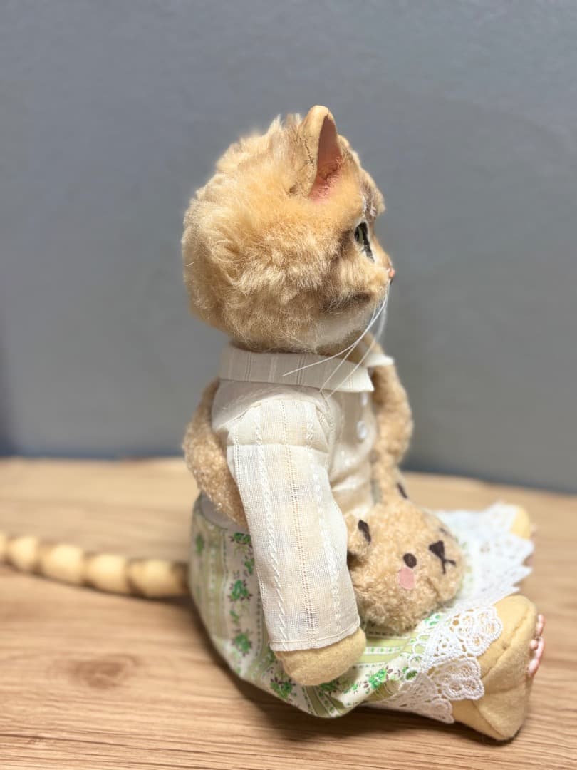 A 緑スカート茶トラ猫のアートドール　【ハンドメイド】猫　ぬいぐるみ