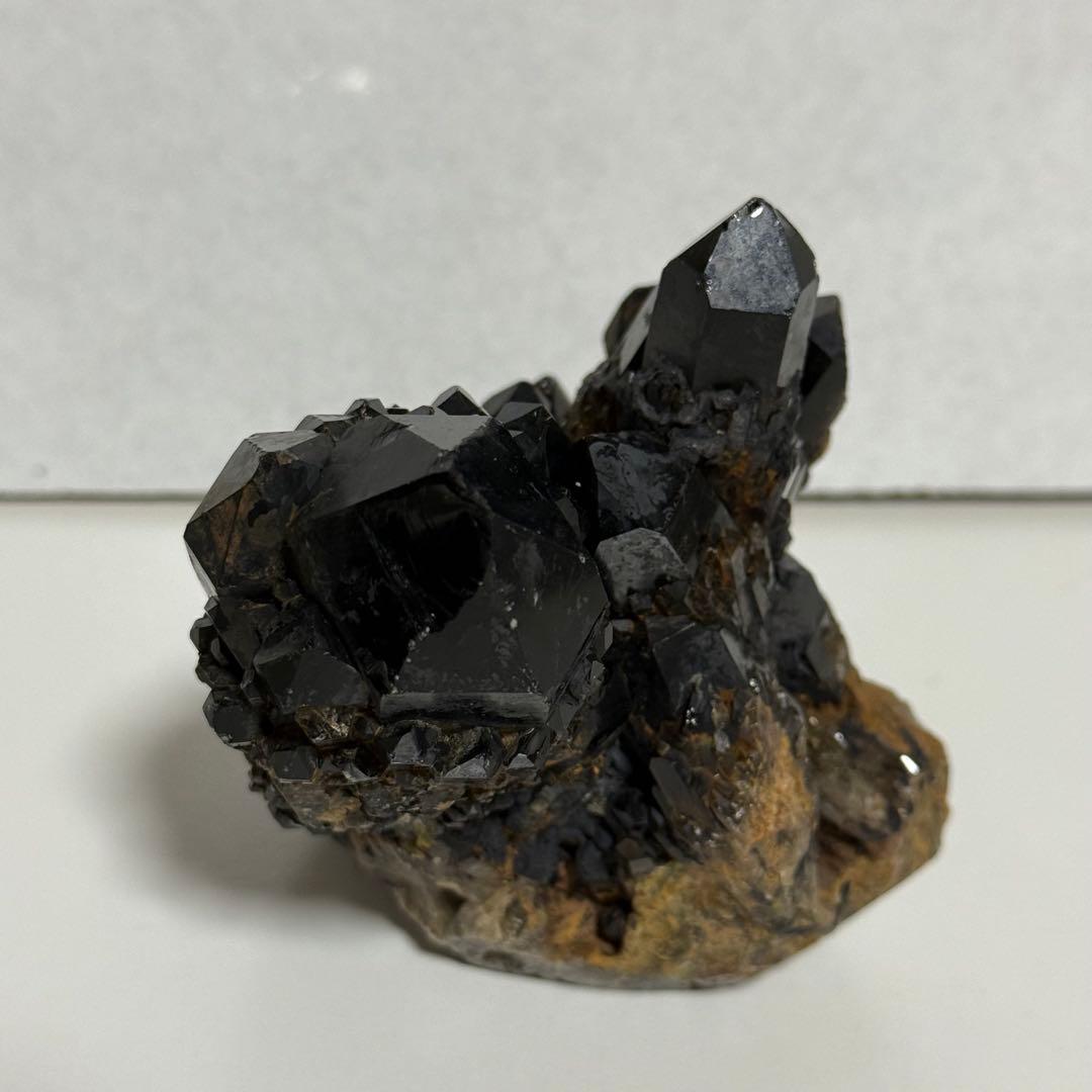 590g 漆黒 モリオン クラスター コンゴ産 原石 天然石 魔除け 黒水晶