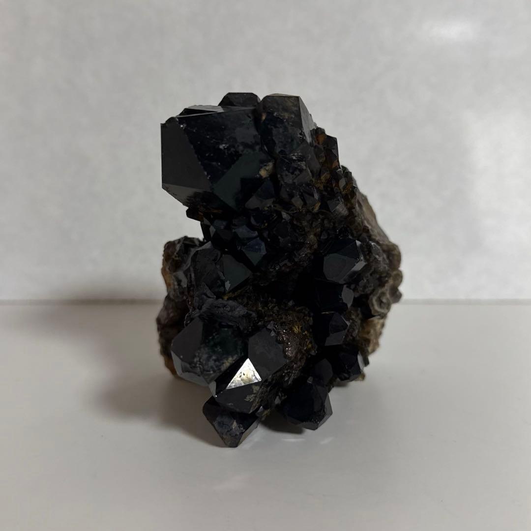 590g 漆黒 モリオン クラスター コンゴ産 原石 天然石 魔除け 黒水晶