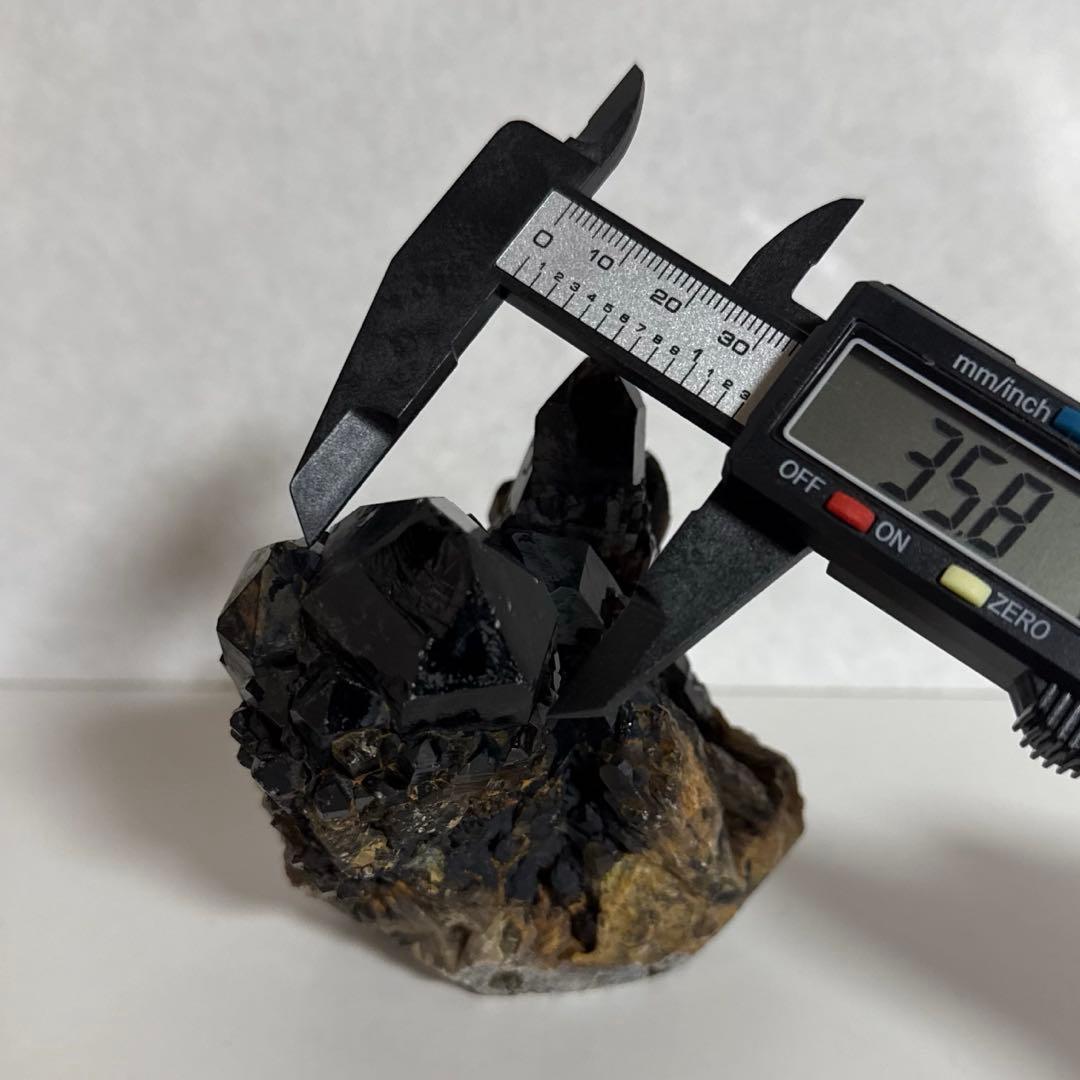 590g 漆黒 モリオン クラスター コンゴ産 原石 天然石 魔除け 黒水晶