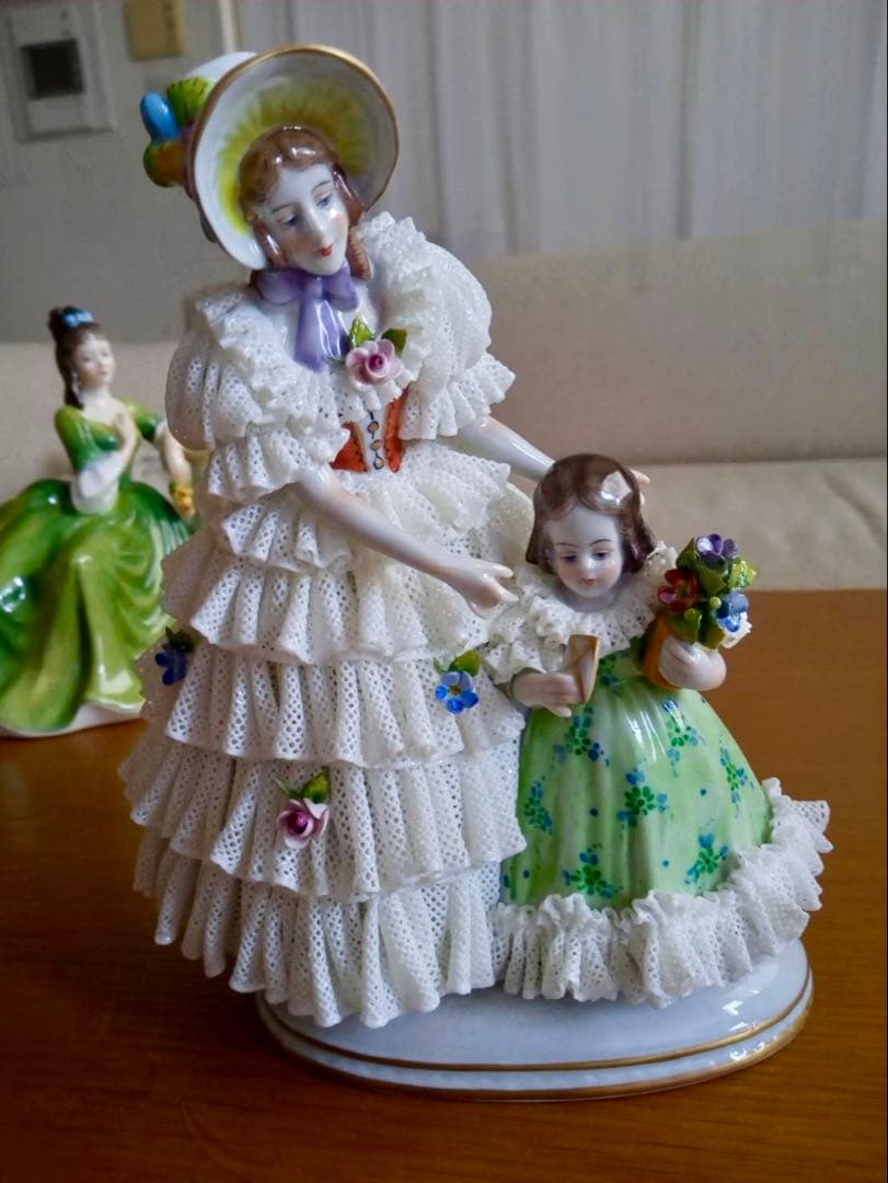 ドレスデン　フィギュリン　チューリンゲン　陶器　人形　ドイツ　レース人形