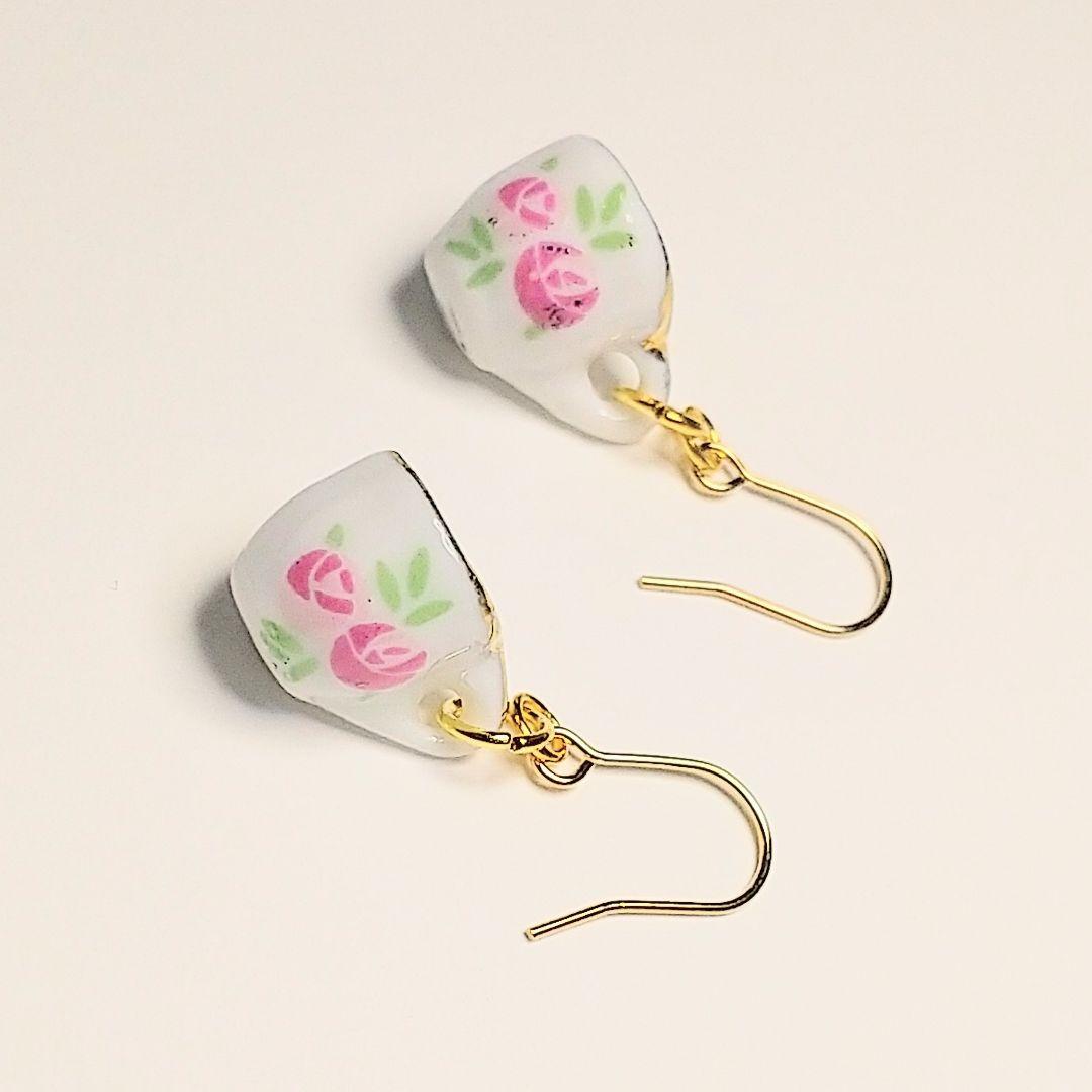 SOLD◆ハンドメイド ティーカップ ピアス 白 ホワイトピンク 花 ミニチュア