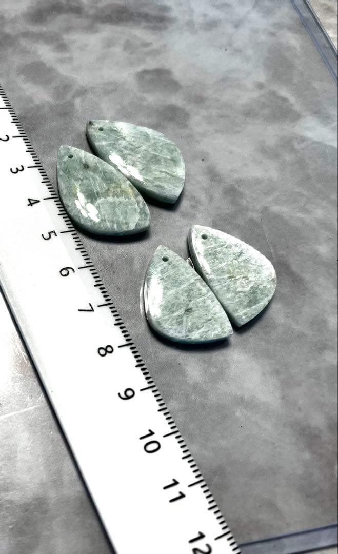 14kgfブラックオニキスのフラワーカービングピアス