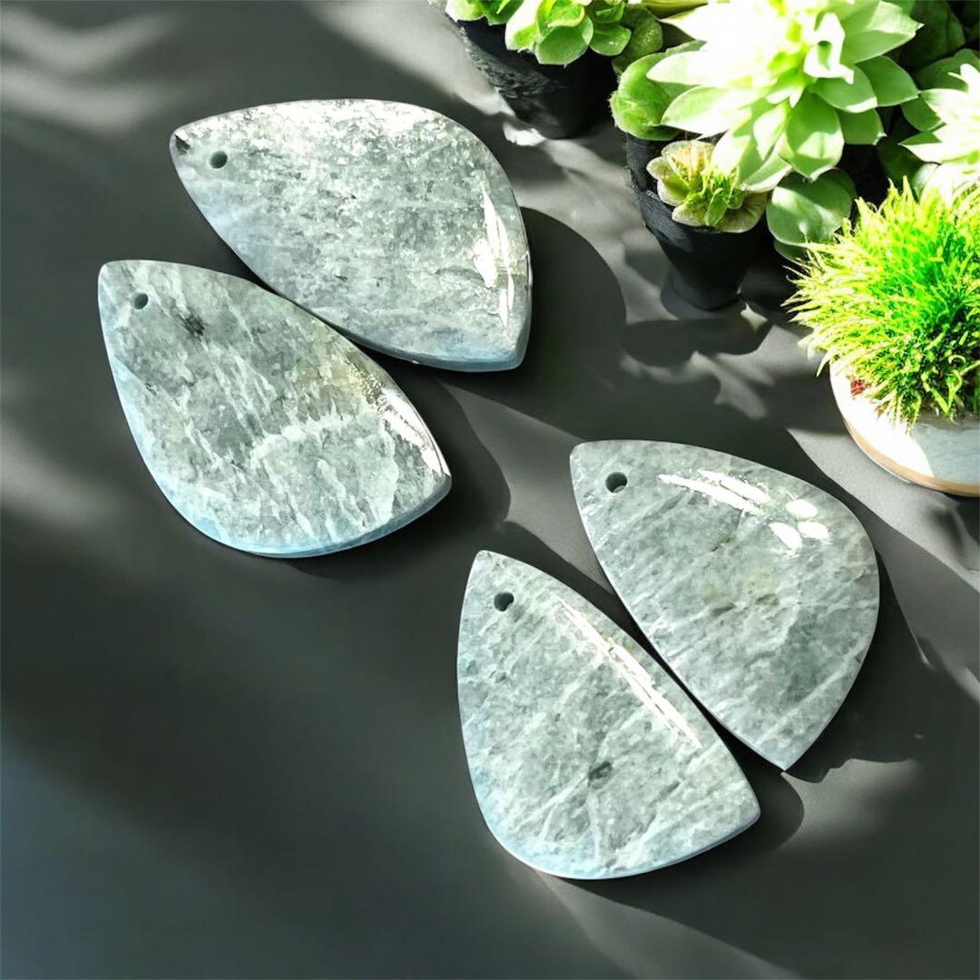 14kgfブラックオニキスのフラワーカービングピアス