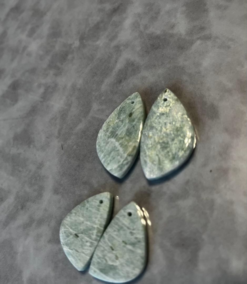 14kgfブラックオニキスのフラワーカービングピアス