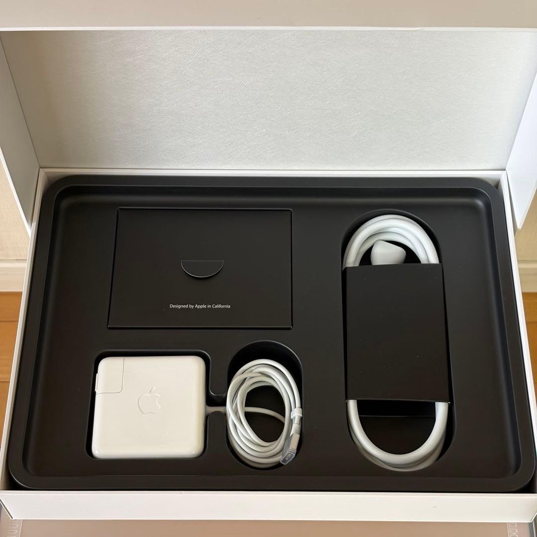 【美品】アップル Macbook Pro 13インチ シルバー