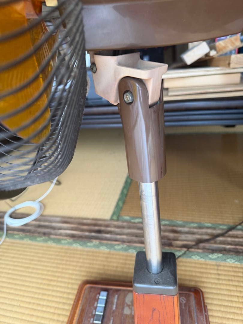 レトロ金色扇風機 手動操作