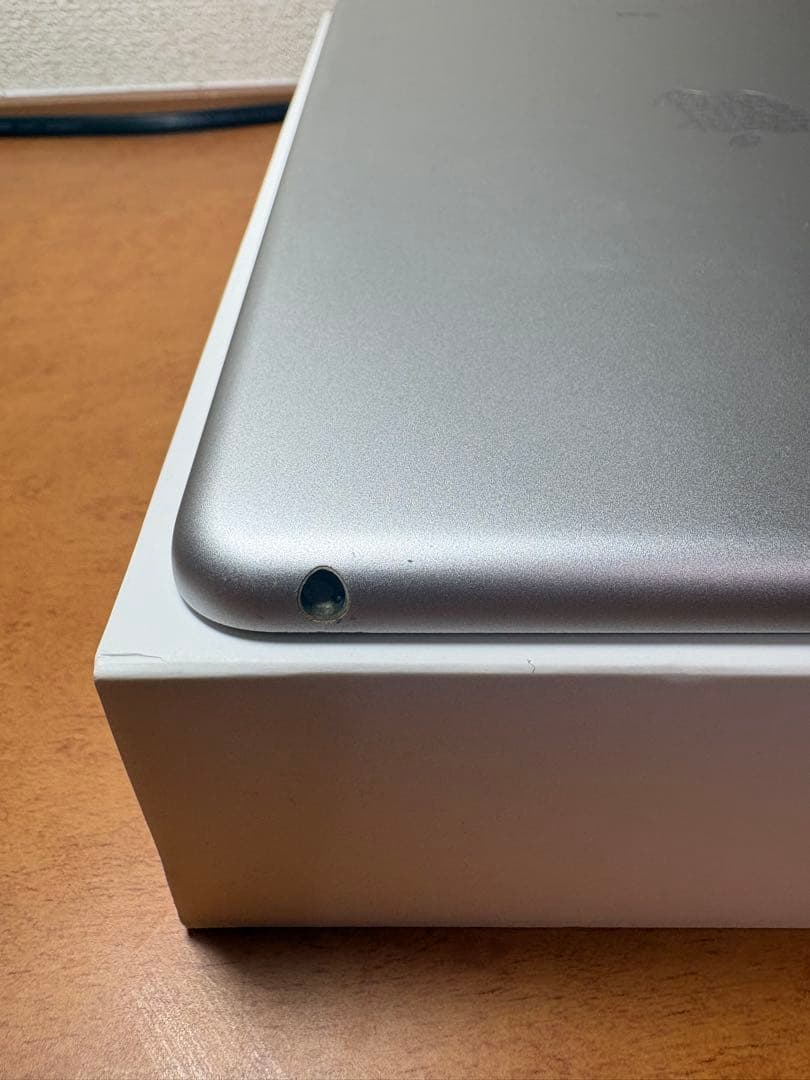 iPad WiFi 32GB シルバー（第6世代）