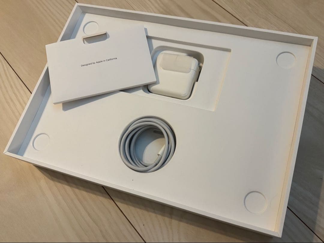 【ほぼ未使用】M1 MacBook Air 13インチ 8GB 256GB
