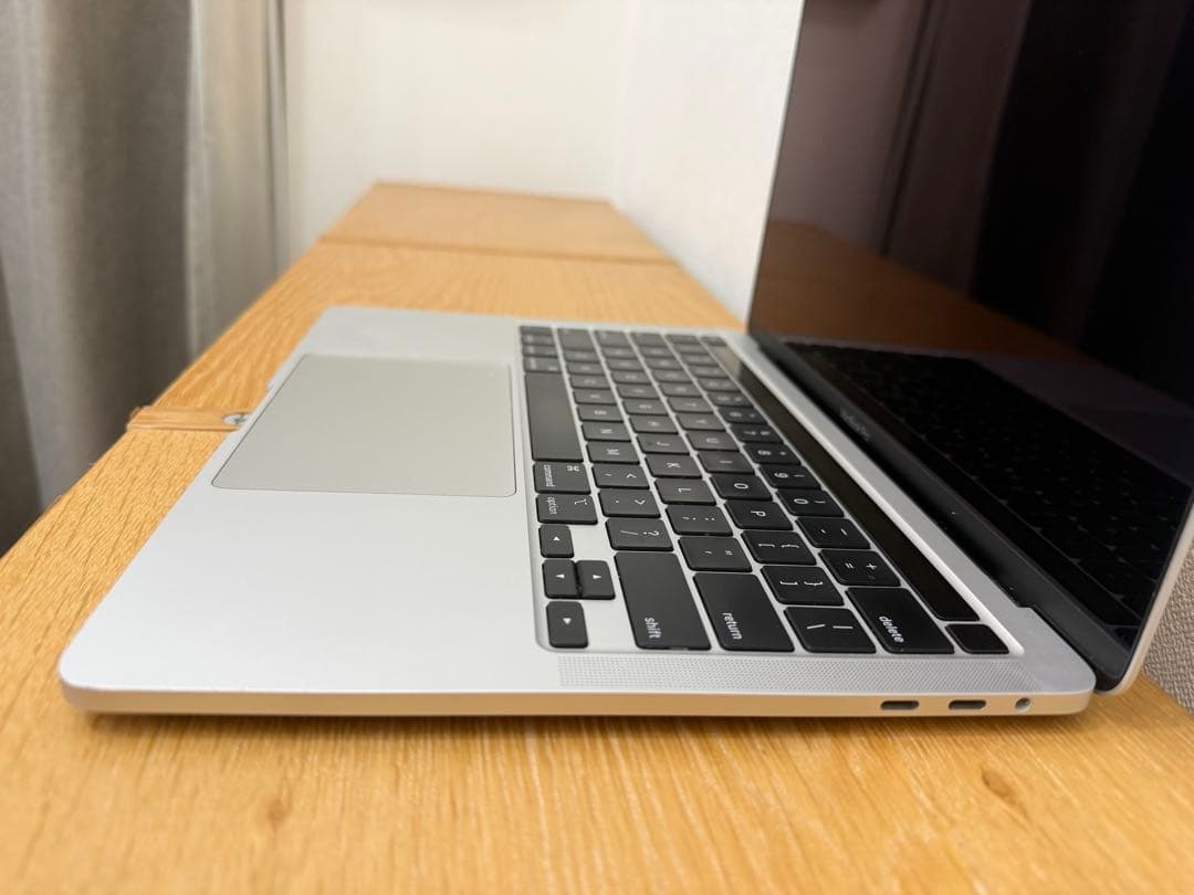 ジャンク MacBook Pro A2251 シルバー ロジックボード無し