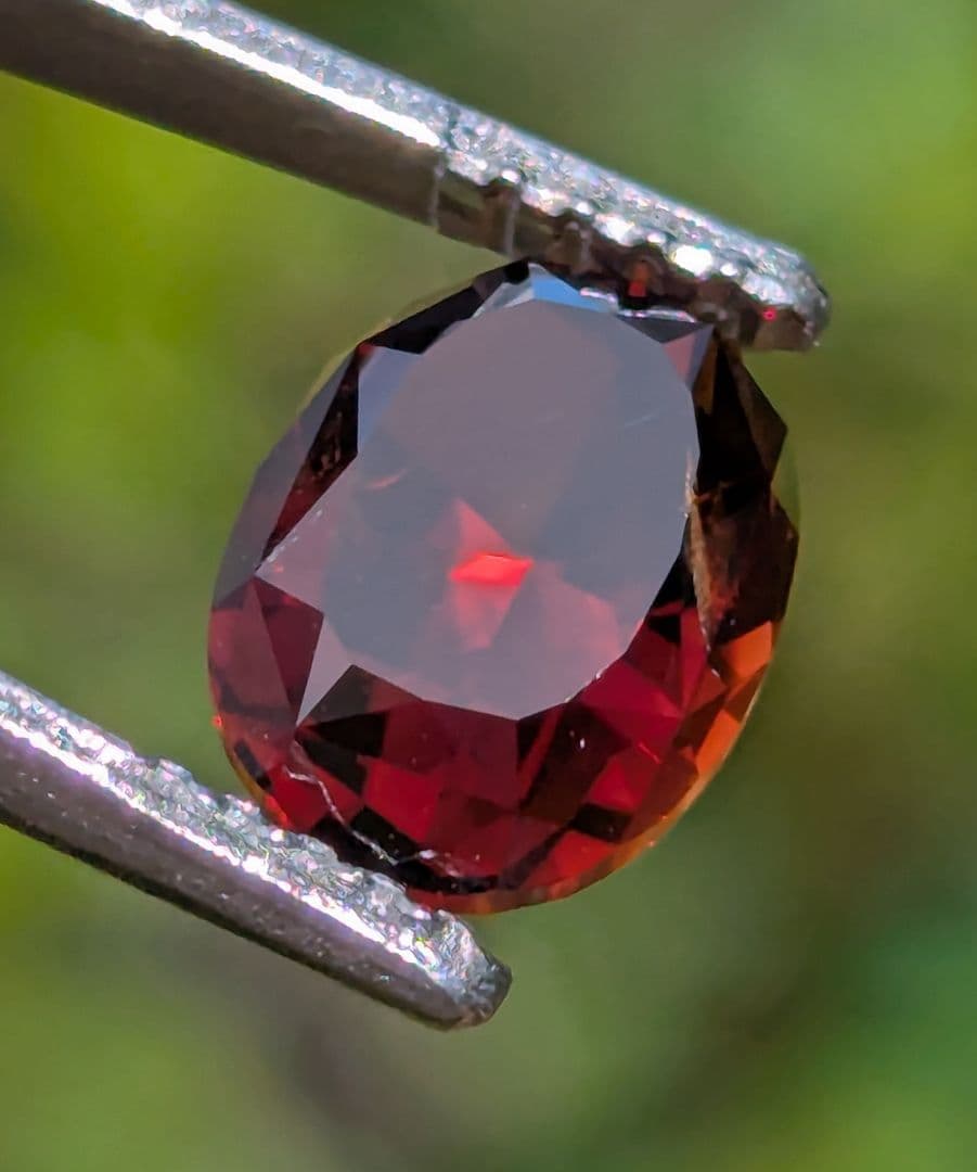 天然レッドトパーズ 2.88ct 深紅 ワインレッド オレンジゾーニングあり
