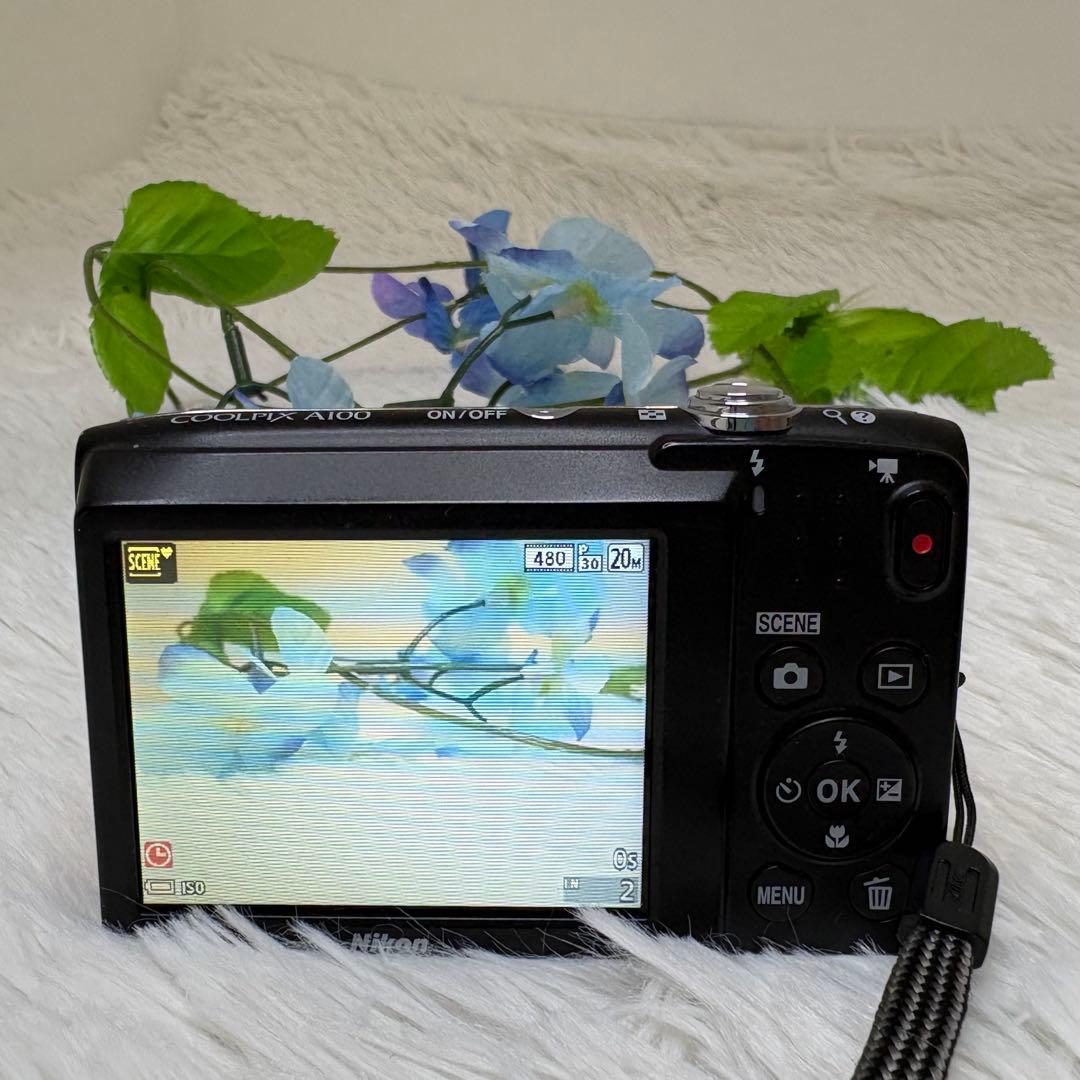美品　Nikon COOLPIX A100 レッド　コンデジ　動作品