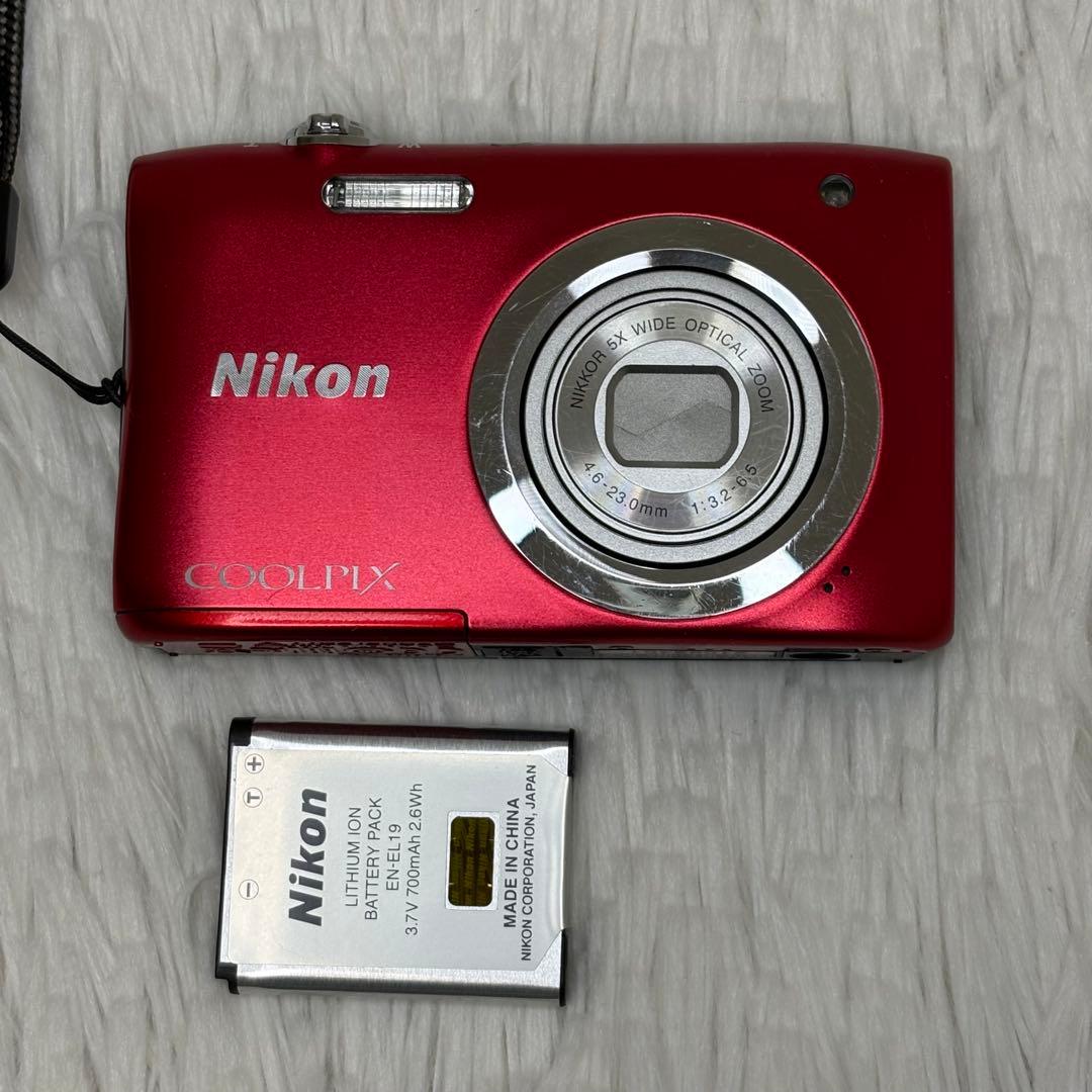 美品　Nikon COOLPIX A100 レッド　コンデジ　動作品