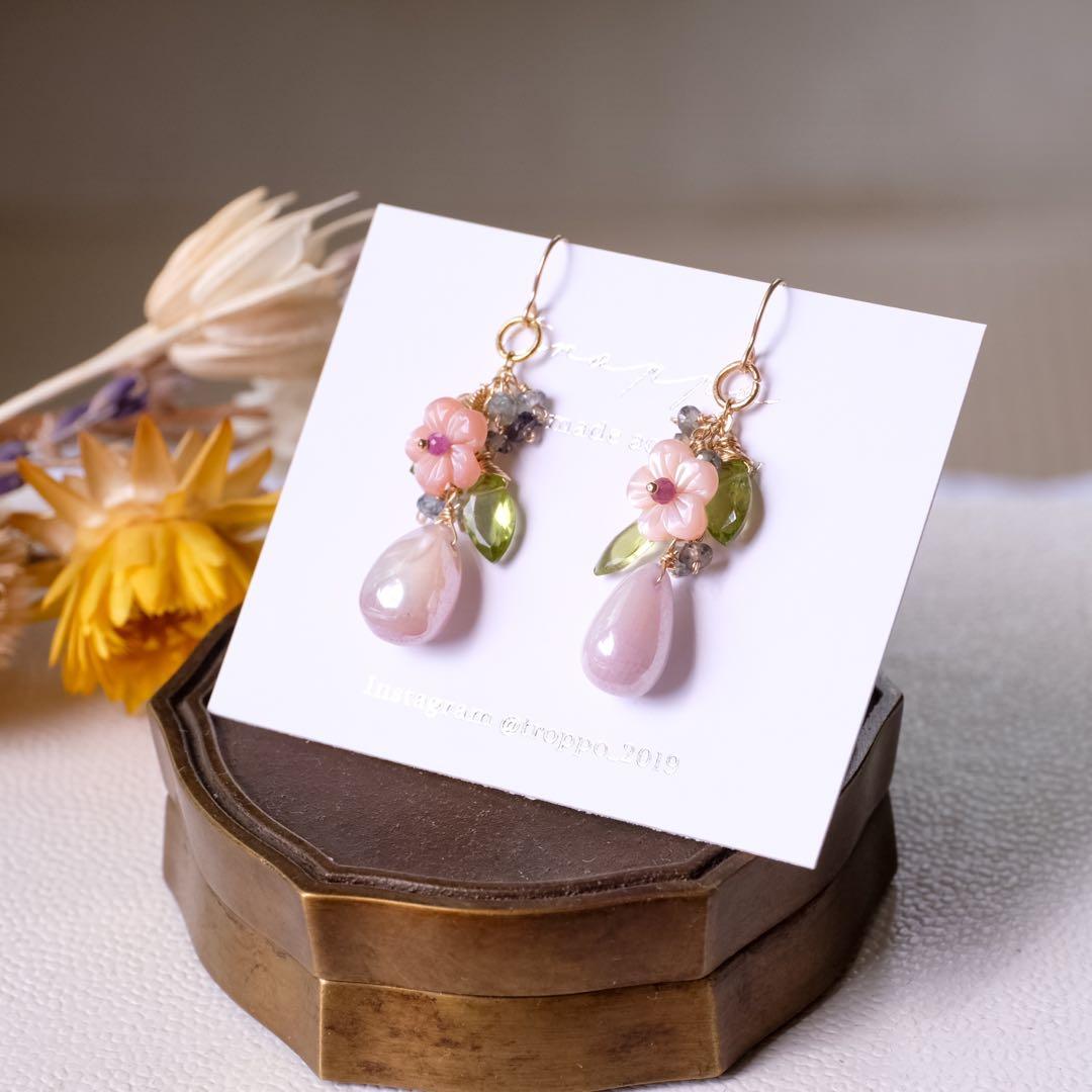 14kgf葡萄ミルクコーティングムーンストーン・フラワーカービングピアス