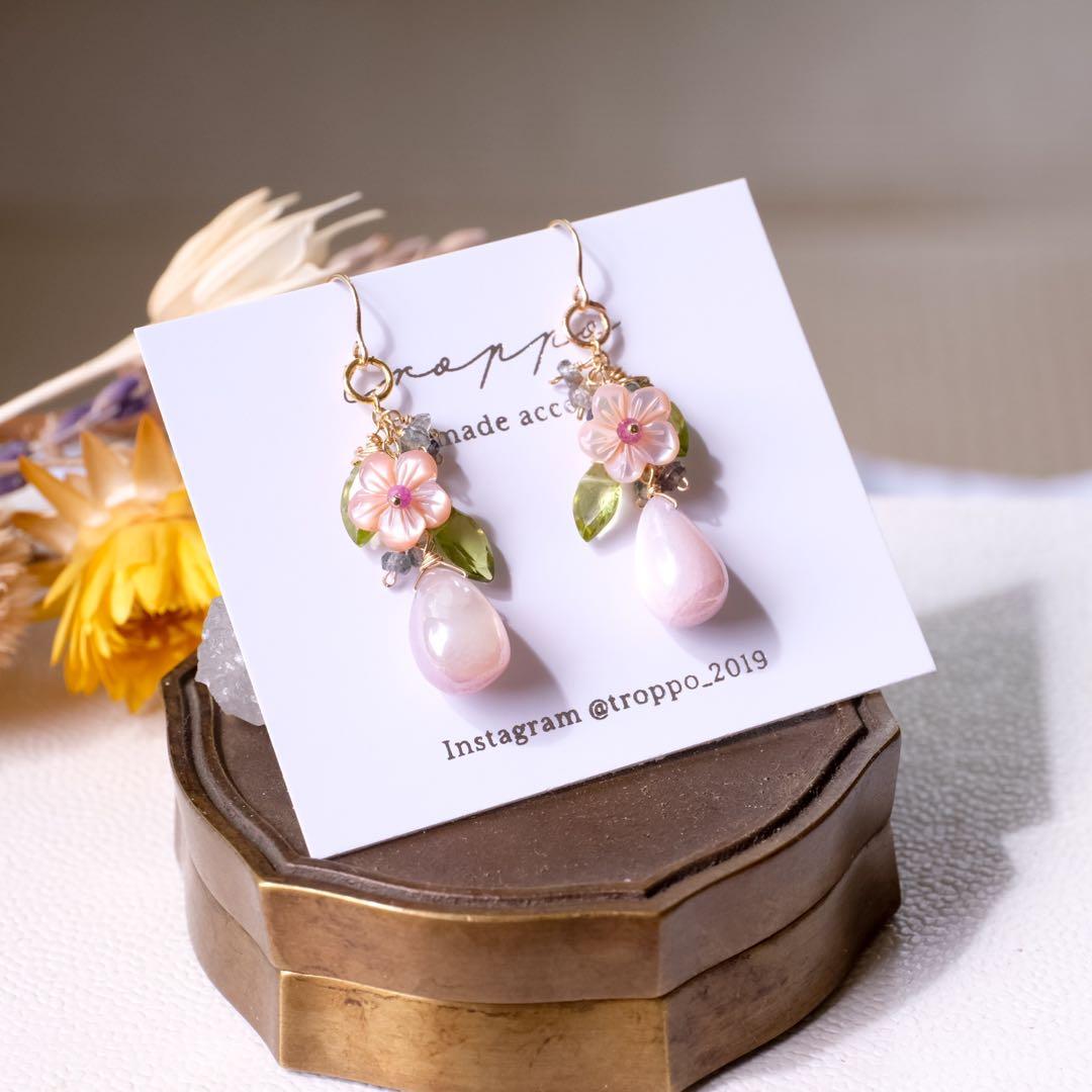 14kgf葡萄ミルクコーティングムーンストーン・フラワーカービングピアス