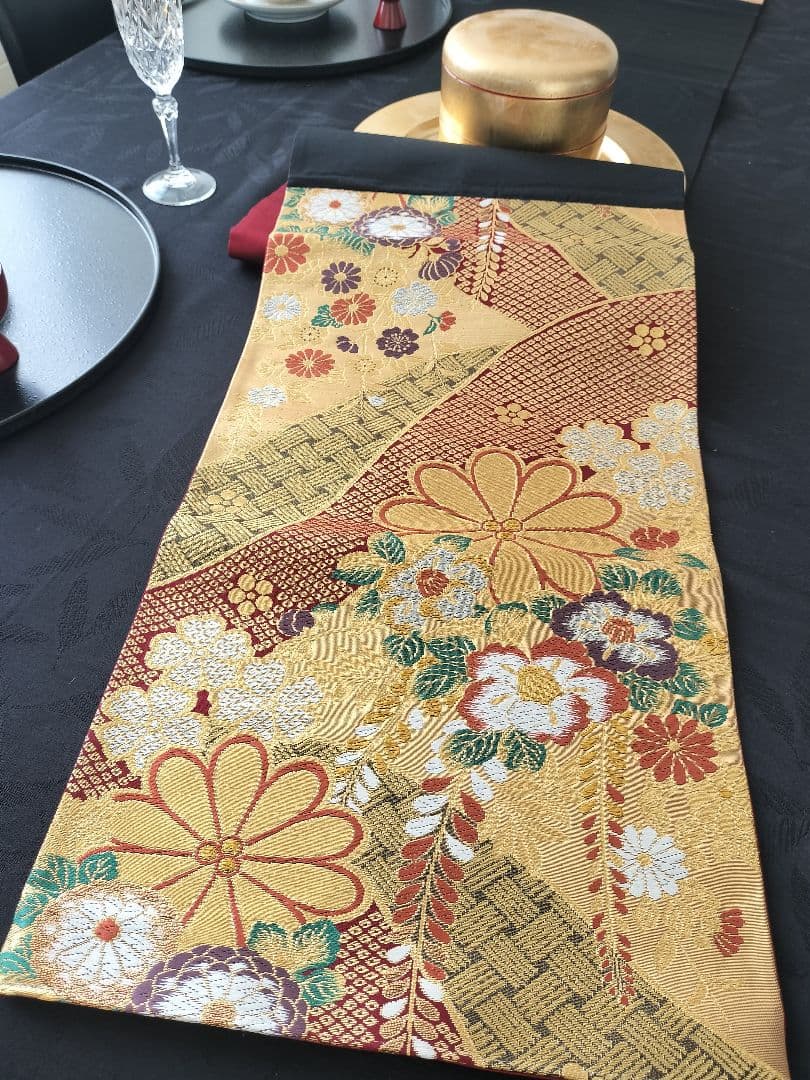 A874★逸品‼️豪華刺繍‼️テーブルランナー2m14cm