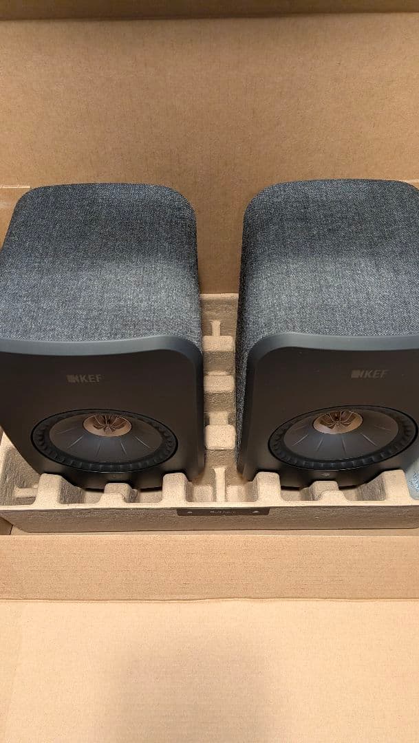 KEF LSX Ⅱ スピーカー、P1デスクスタンド、C3リモコンの3点セット