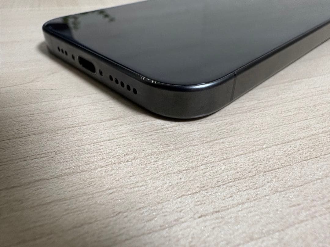 iPhone15pro 128GB SIMフリー ブラックチタニウム ケーブル付