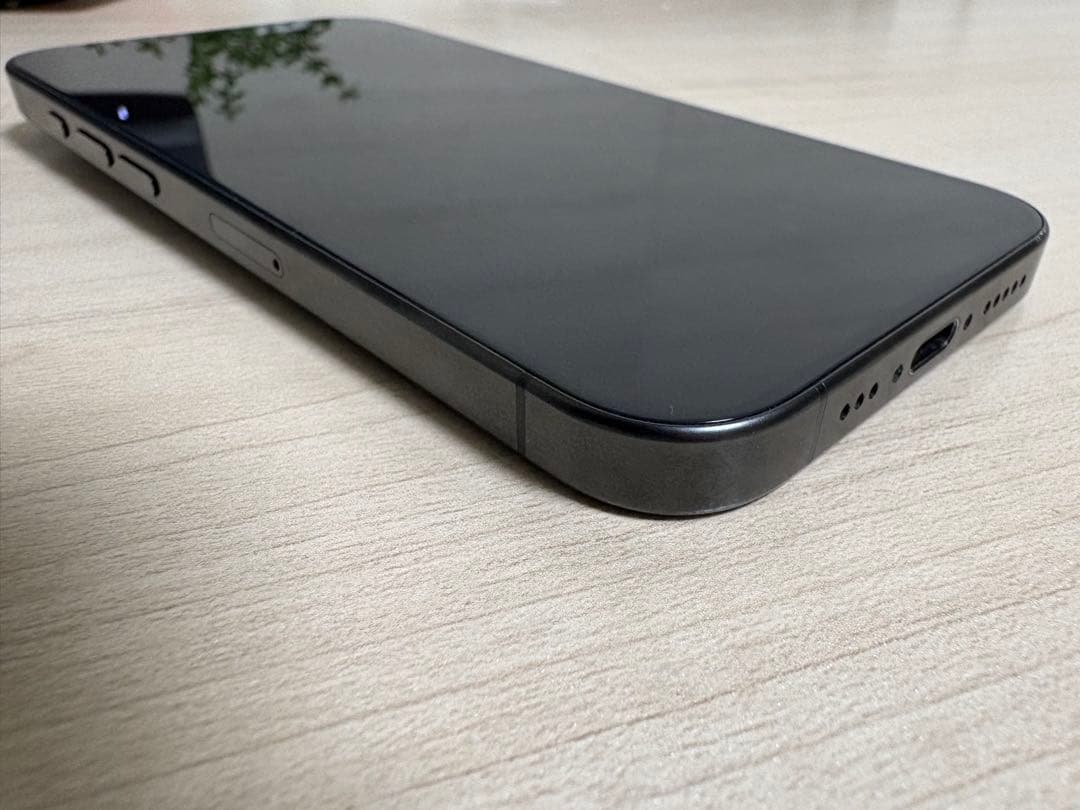 iPhone15pro 128GB SIMフリー ブラックチタニウム ケーブル付