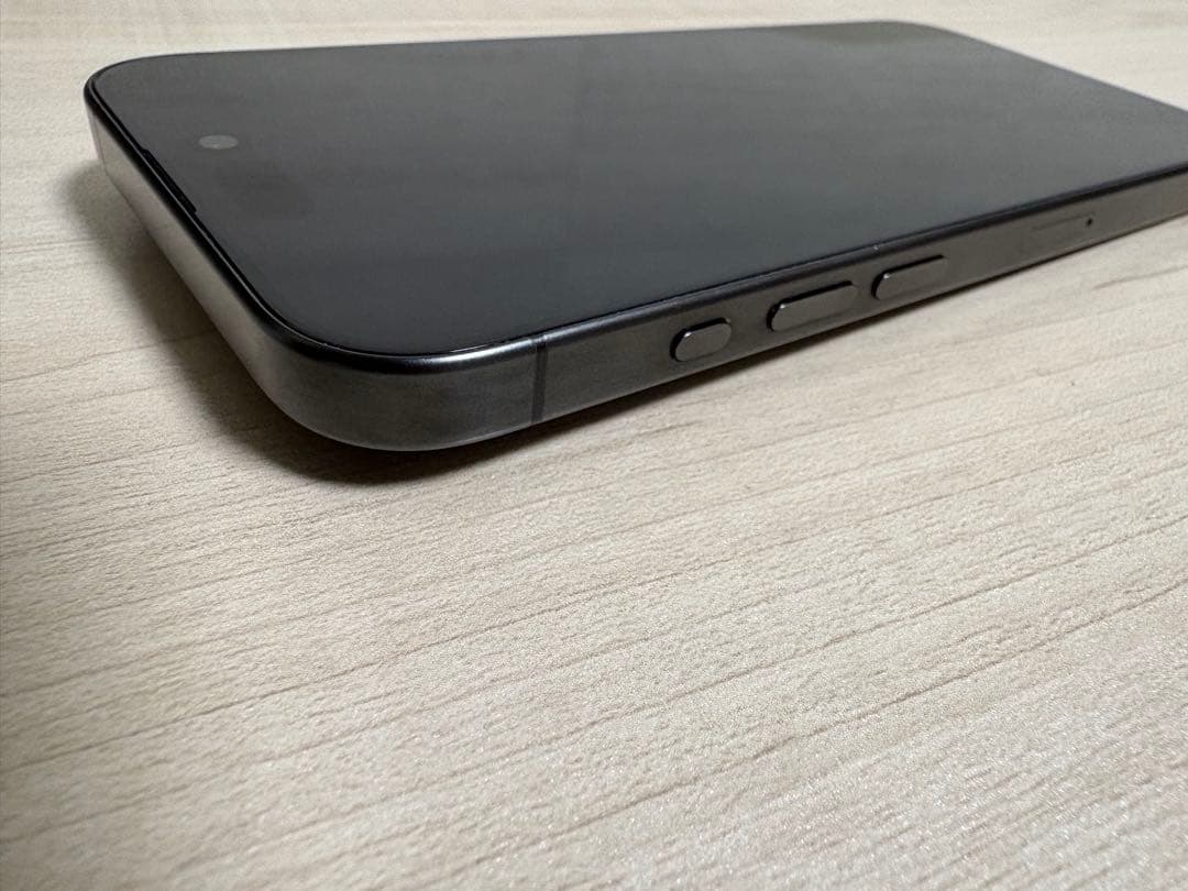 iPhone15pro 128GB SIMフリー ブラックチタニウム ケーブル付