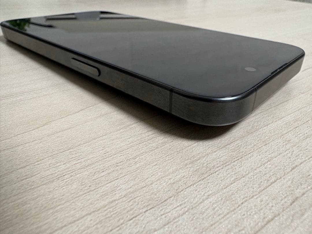iPhone15pro 128GB SIMフリー ブラックチタニウム ケーブル付