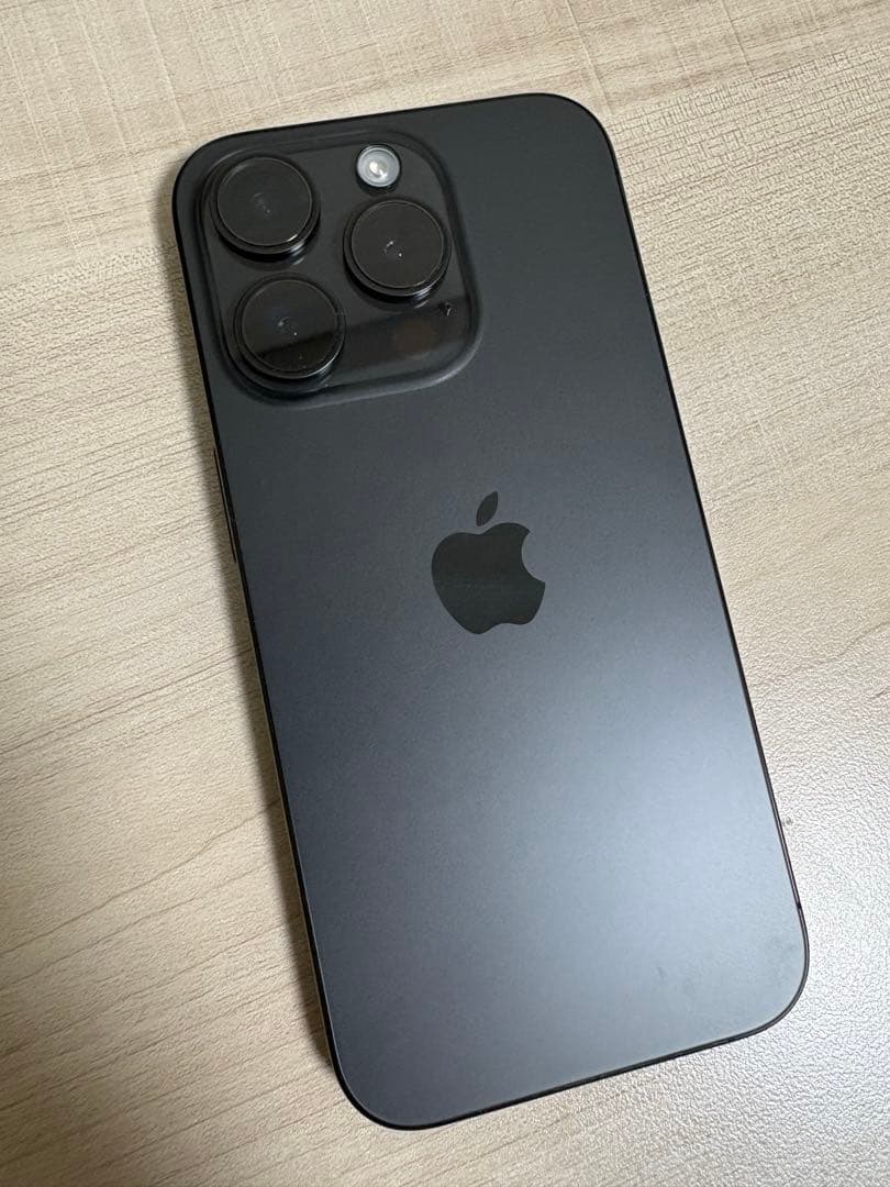 iPhone15pro 128GB SIMフリー ブラックチタニウム ケーブル付