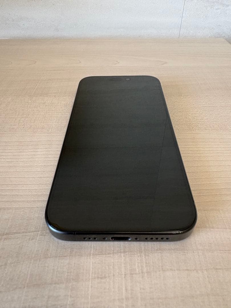 iPhone15pro 128GB SIMフリー ブラックチタニウム ケーブル付