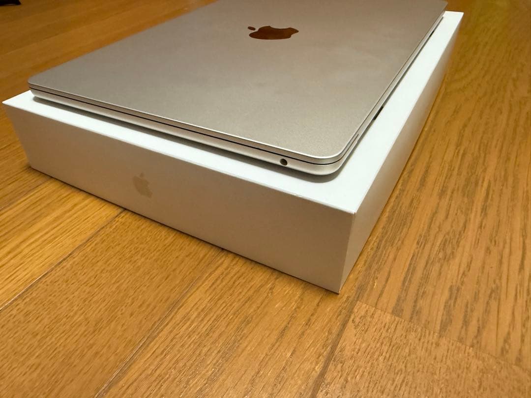 MacBook Air M2 13インチ スターライト 256GB メモリ8GB