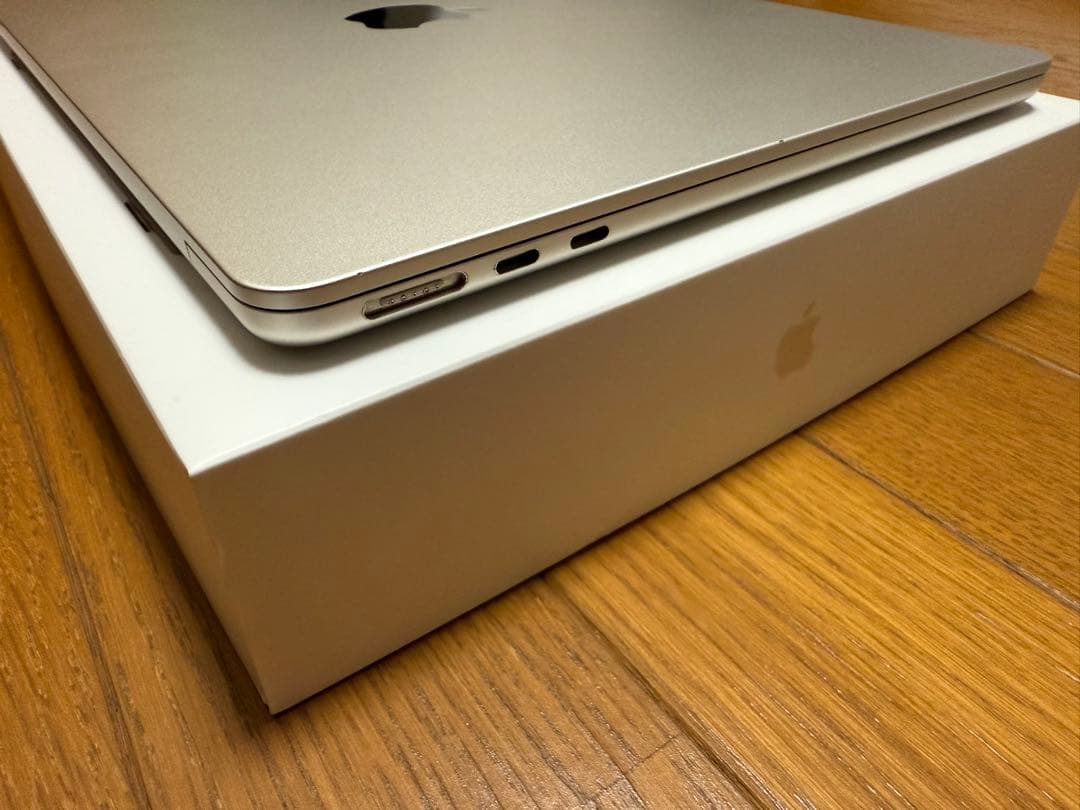 MacBook Air M2 13インチ スターライト 256GB メモリ8GB