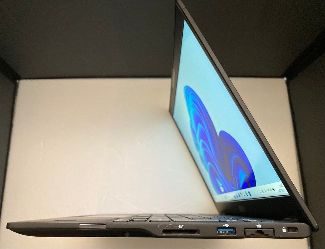 富士通 U9310/D Core i5-10310U 10世代　Mem8GB