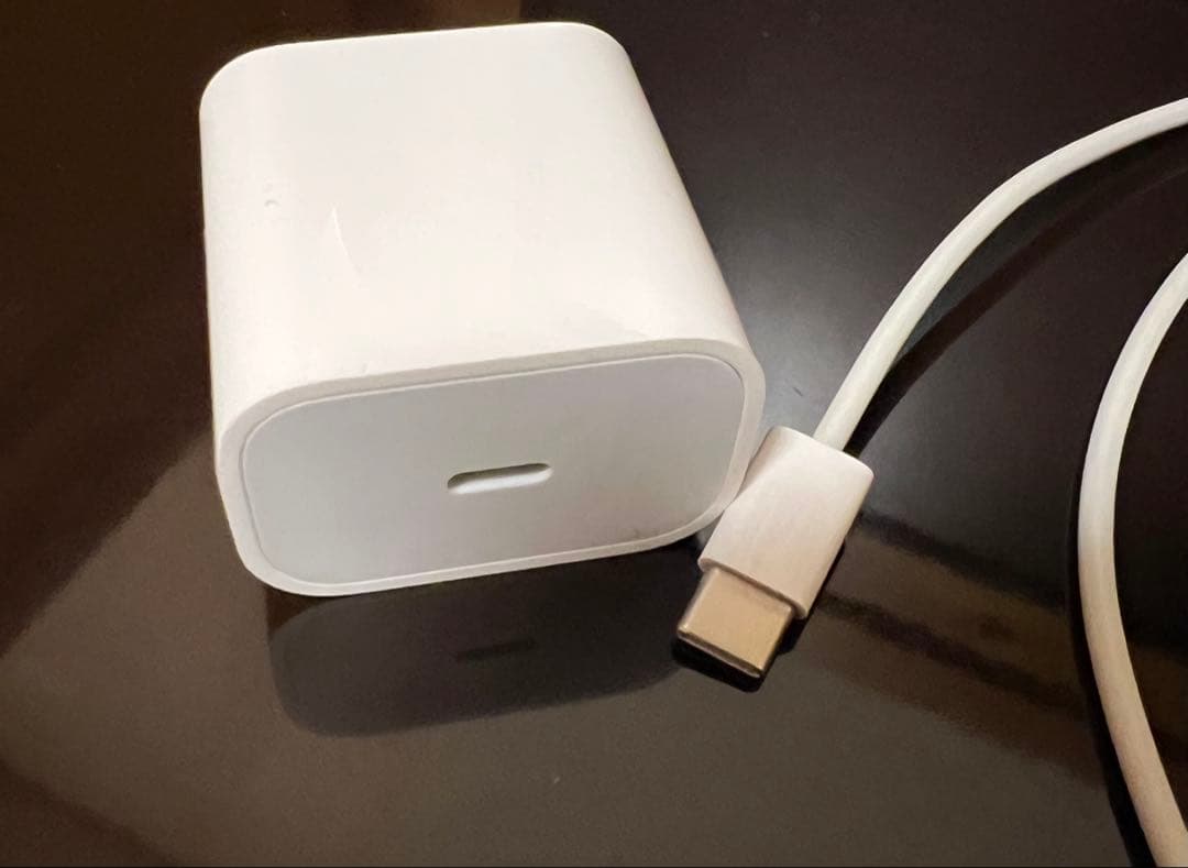 中古 Apple iPad Air5 256GB スターライト Wi-Fiモデル