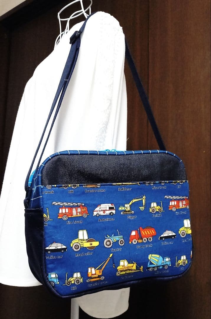 手作り☆通園ショルダーバッグ☆Lサイズ☆働く車&新幹線のツートンデザイン