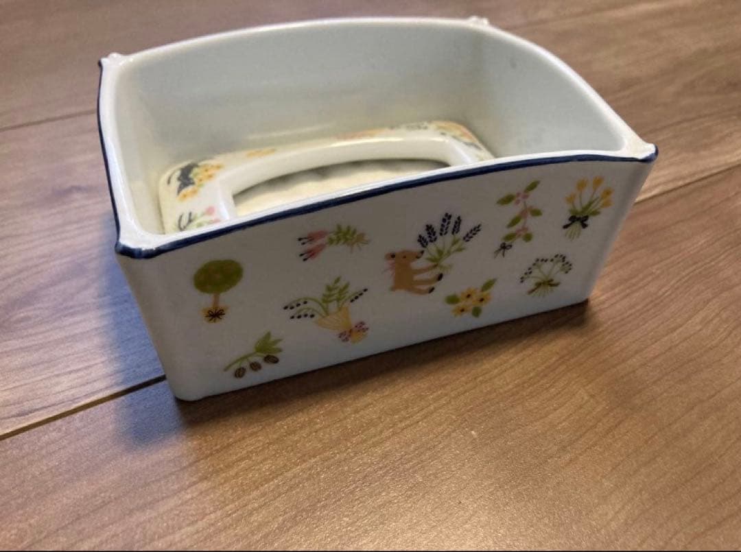 【人気】カトウシンジ　陶器製のティッシュボックス。