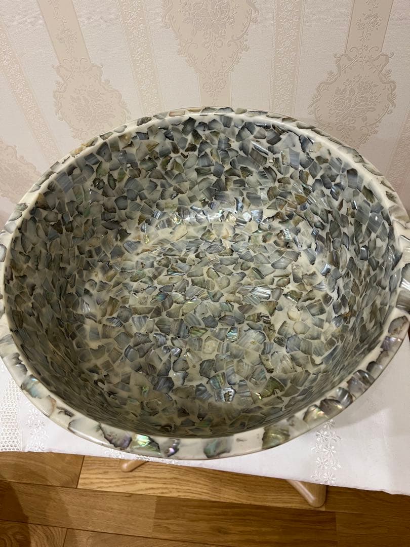 貝殻モザイクの円形ボウル