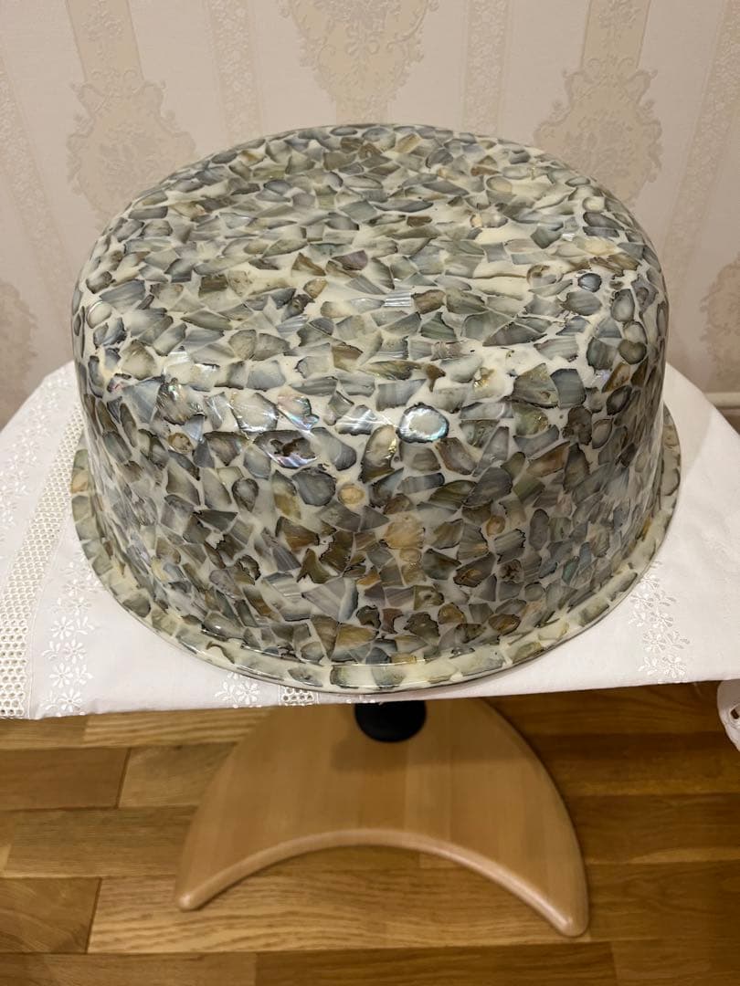 貝殻モザイクの円形ボウル