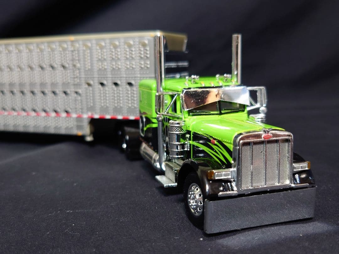 DCP1/64ミニカー Peterbilt379アメリカトラック野郎