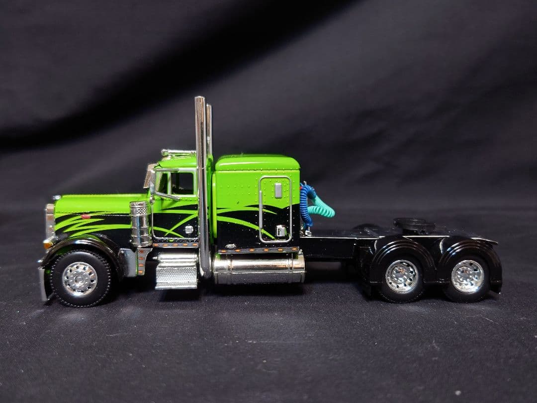 DCP1/64ミニカー Peterbilt379アメリカトラック野郎