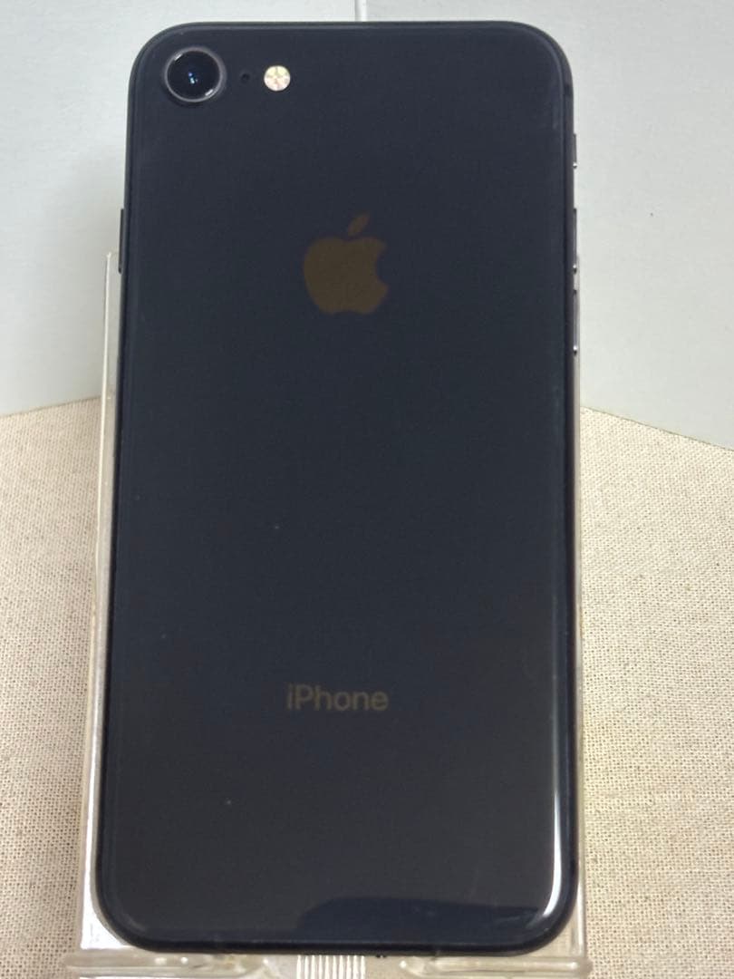 Apple iPhone8 64GB SIMフリー バッテリー新品交換済み