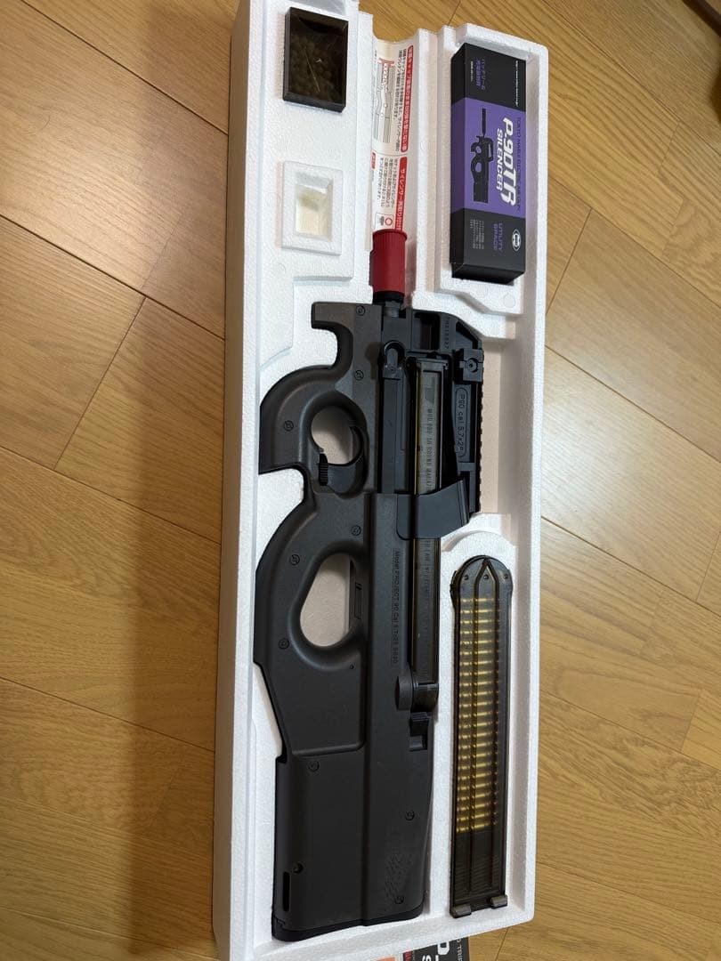 東京マルイ P-90 TRIPLE RAIL サイレンサー付き