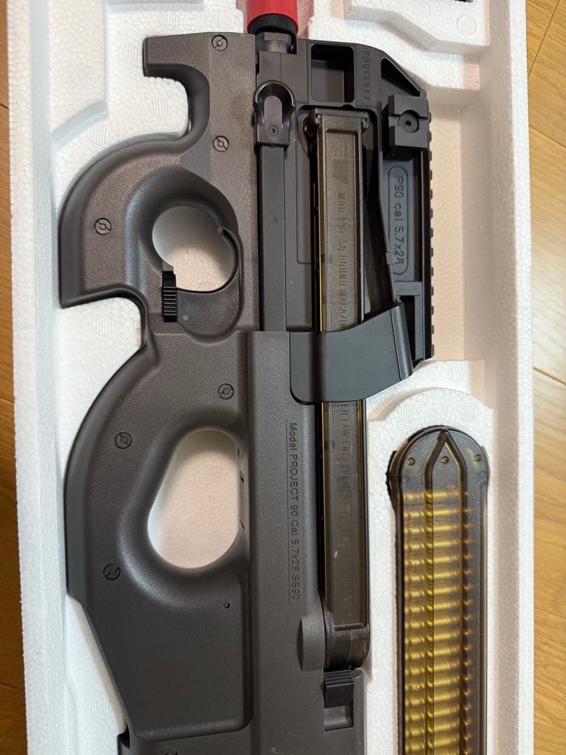 東京マルイ P-90 TRIPLE RAIL サイレンサー付き