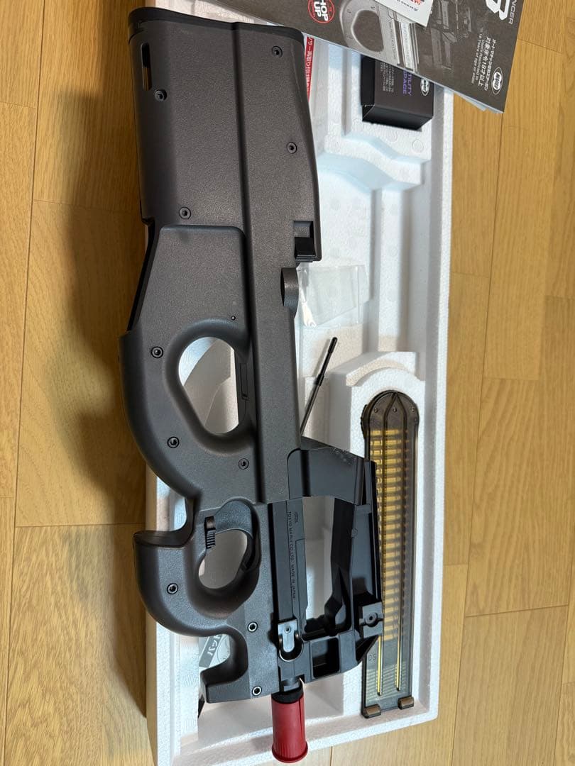東京マルイ P-90 TRIPLE RAIL サイレンサー付き