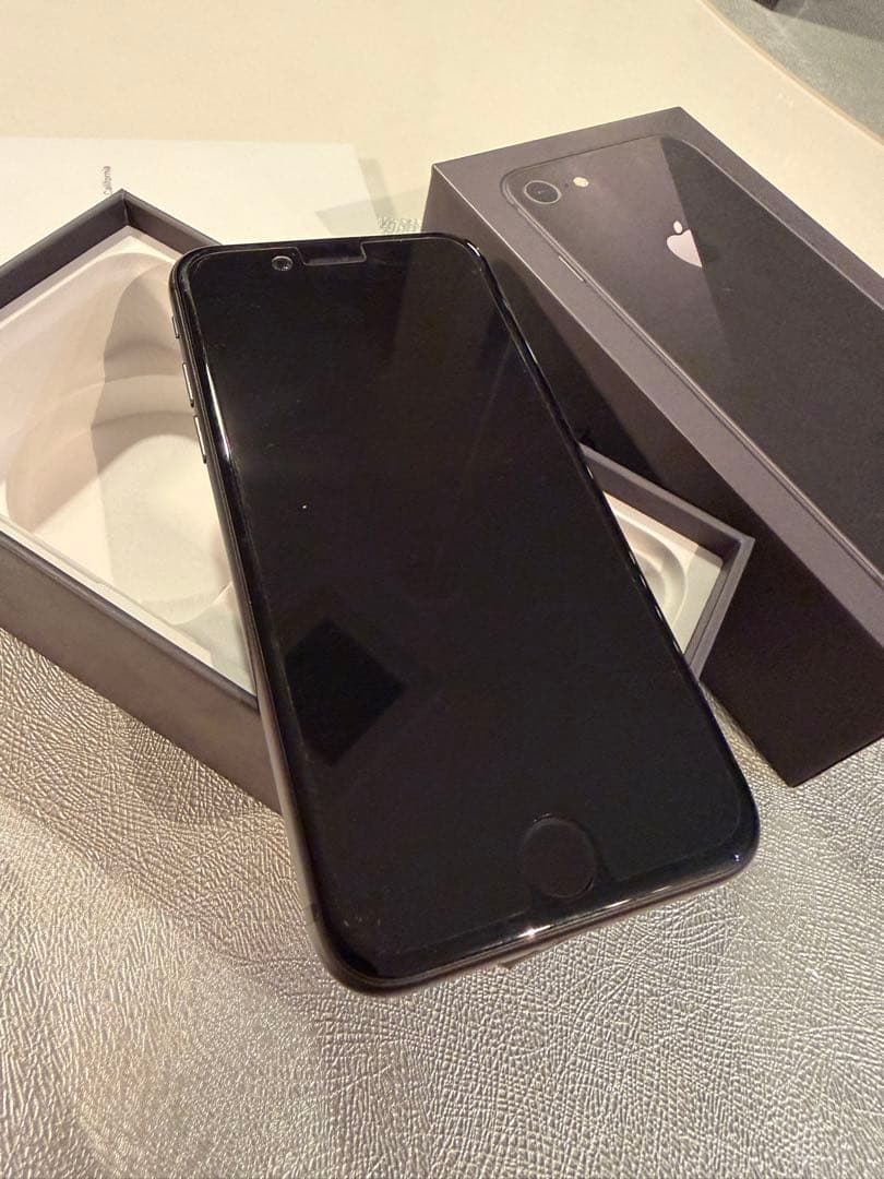 極美品　ケース付き　iPhone8 64GB ブラック　SIMフリー