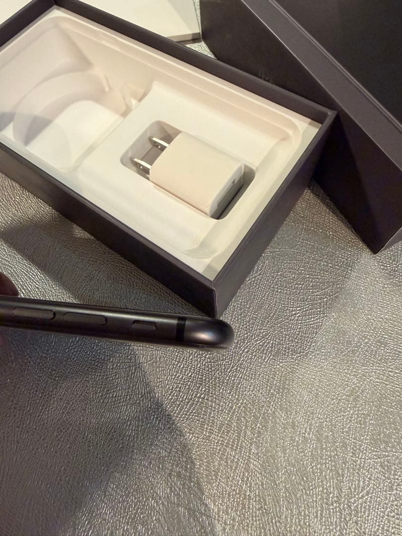 極美品　ケース付き　iPhone8 64GB ブラック　SIMフリー