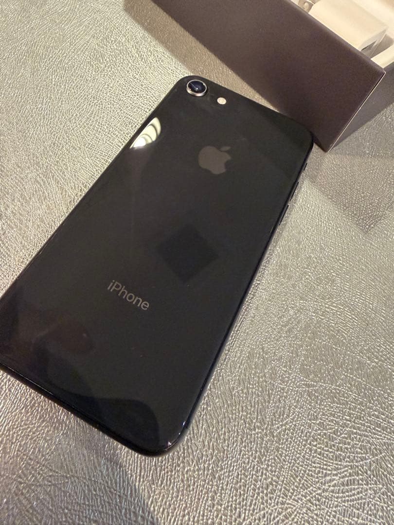 極美品　ケース付き　iPhone8 64GB ブラック　SIMフリー