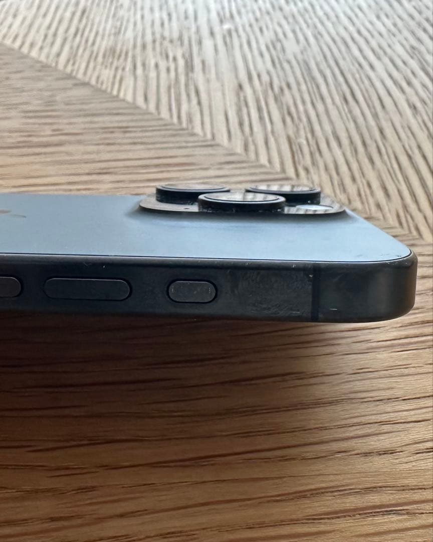 iPhone 15 Pro ブラックチタニウム/256GB