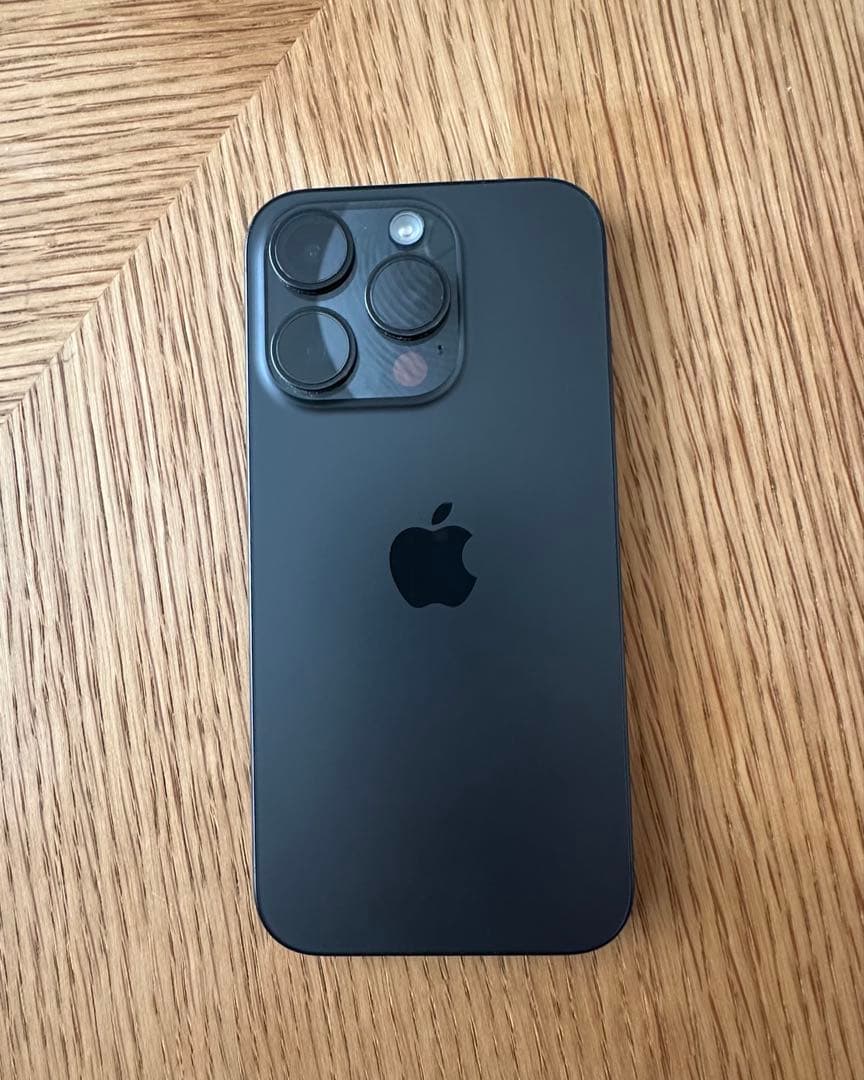 iPhone 15 Pro ブラックチタニウム/256GB