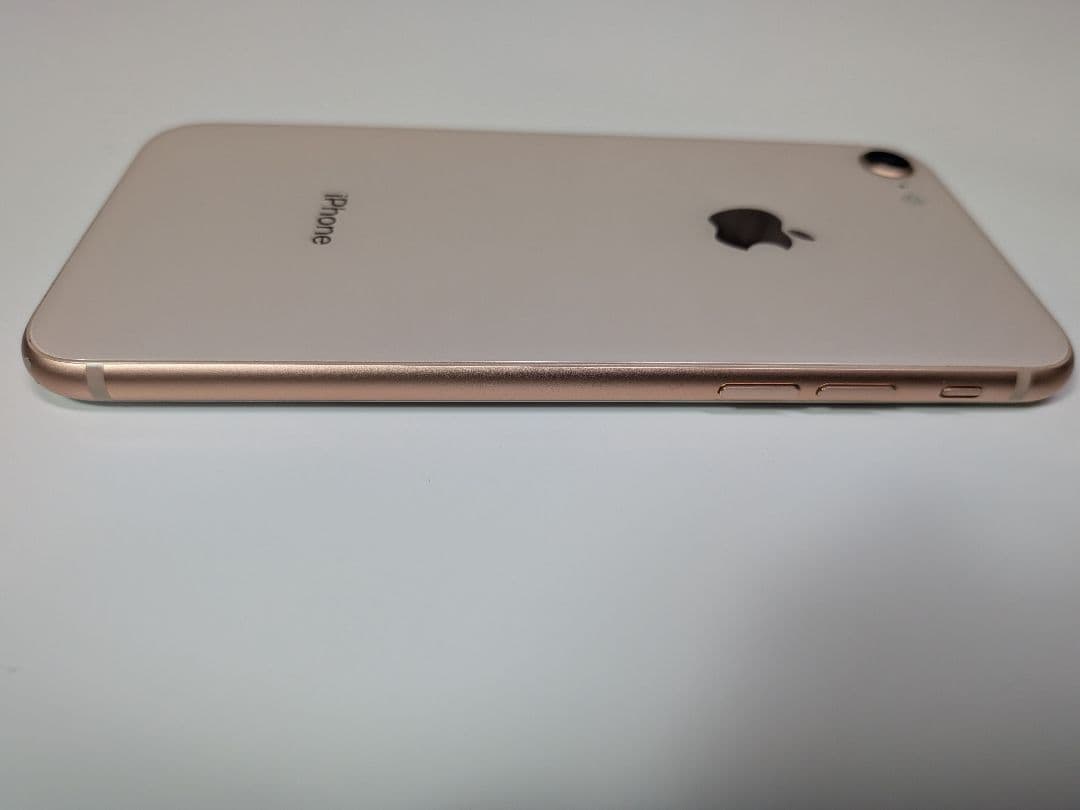 ③Apple iPhone8 64GB ゴールド バッテリー93％