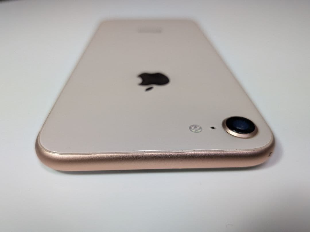 ③Apple iPhone8 64GB ゴールド バッテリー93％